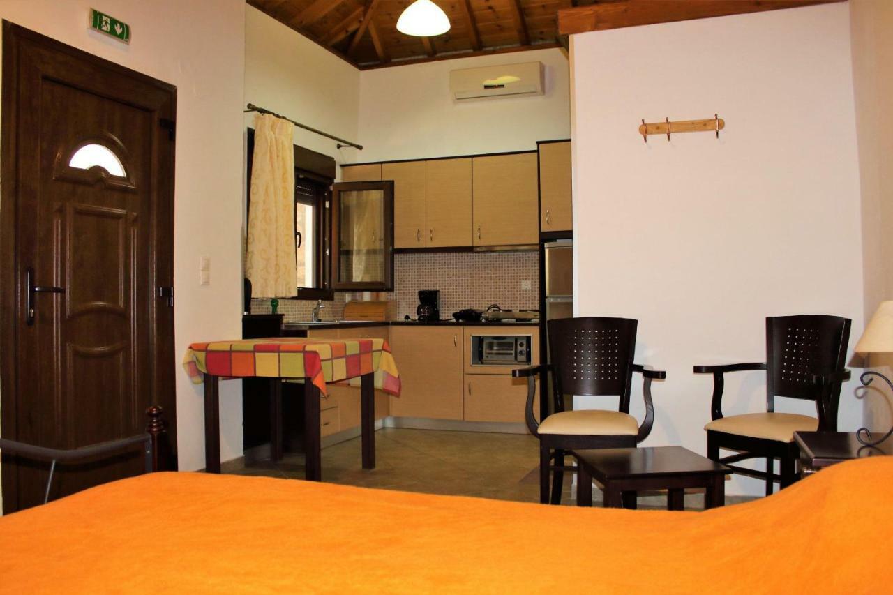 Nadia Apartments Mithimna Exterior foto
